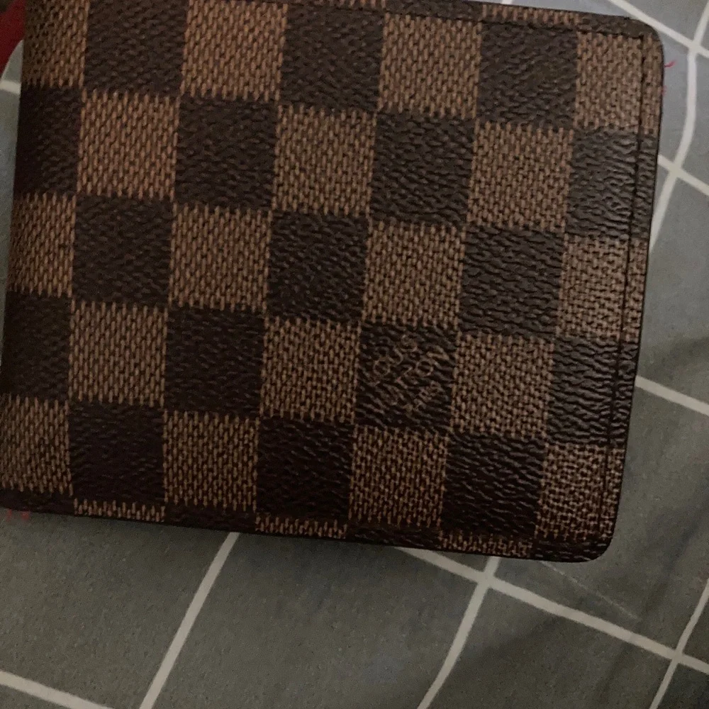 Used  wallet - Picture 2 of 5